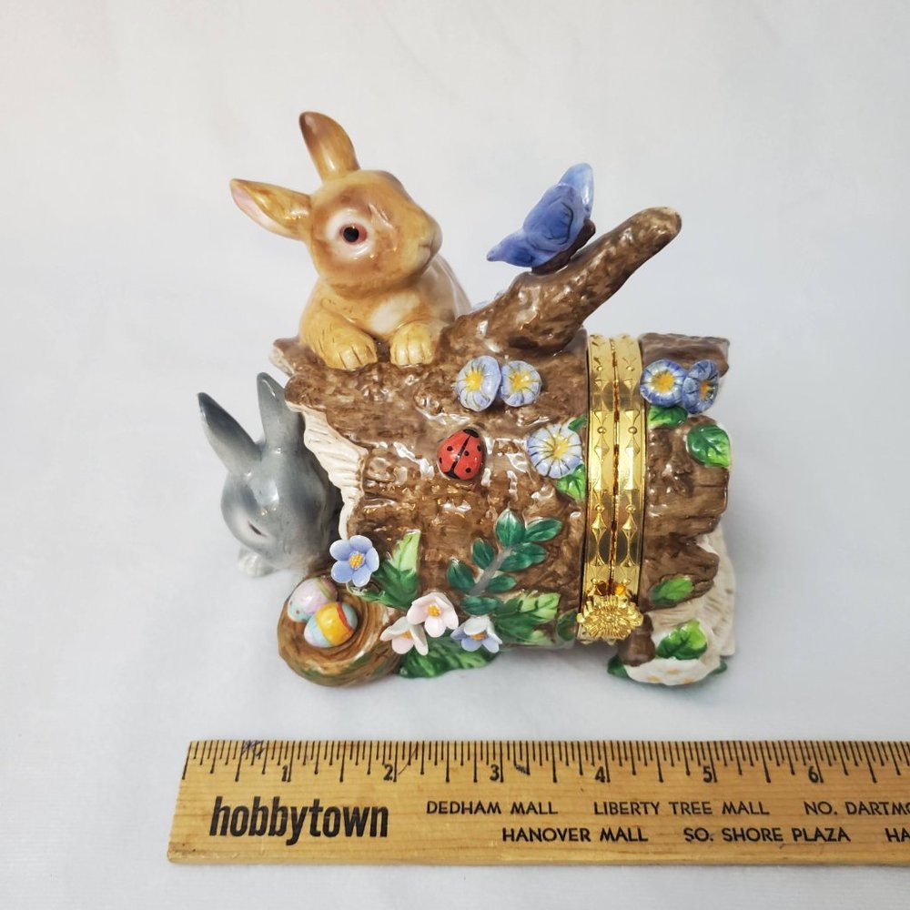 CWC Porcelain Easter Bunny Rabbit Log Hinged Trinket Box - Picture 9 of 10